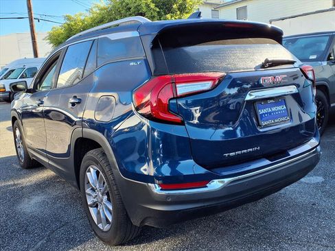 Used 2022 GMC Terrain SLT w/ Infotainment Package II image 3