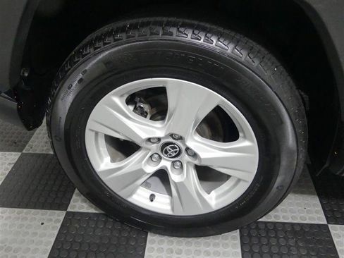 Used 2020 Toyota RAV4 XLE w/ Convenience Package AWD/4WD image 17