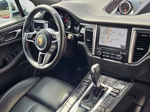 Used 2018 Porsche Macan AWD/4WD image 11
