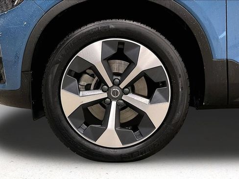 Certified 2024 Volvo XC40 B5 Plus AWD/4WD image 34