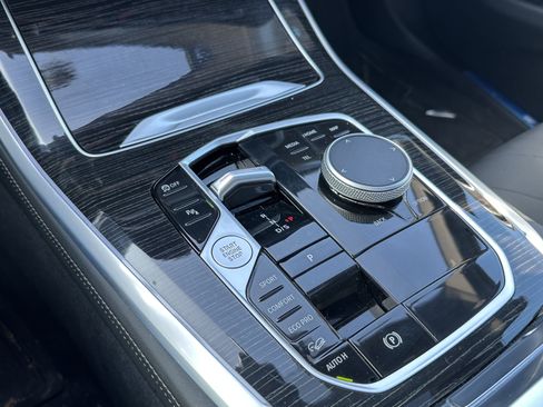 Used 2025 BMW X5 xDrive40i w/ M Sport Package image 27