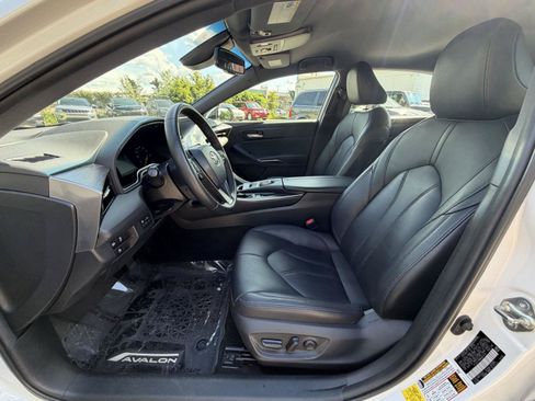 Used 2021 Toyota Avalon XLE FWD image 12
