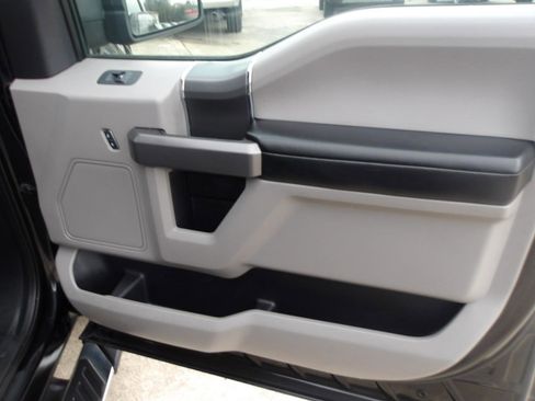 Used 2015 Ford F150 XLT w/ Equipment Group 302A Luxury image 9