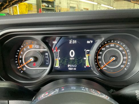 Used 2025 Jeep Wrangler Unlimited Sahara w/ Safety Group AWD/4WD image 26