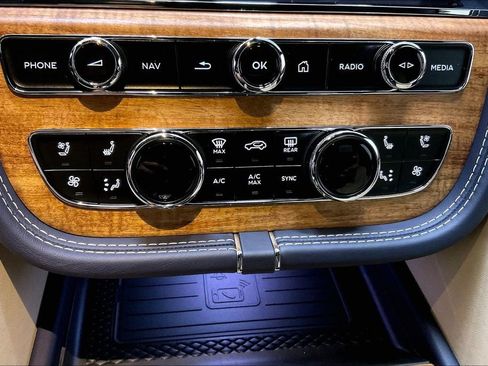 New 2026 Bentley Bentayga AWD/4WD image 24