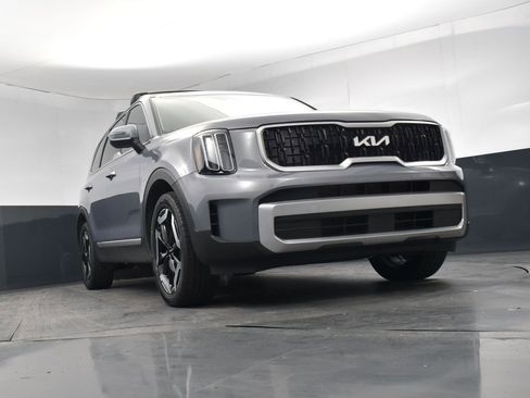 Used 2024 Kia Telluride EX w/ EX Captain's Chair Package image 29