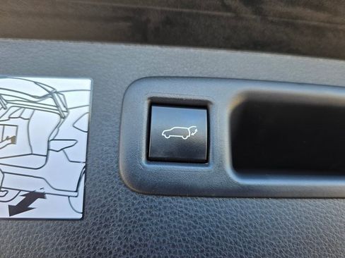 Used 2024 Toyota Highlander XLE image 12