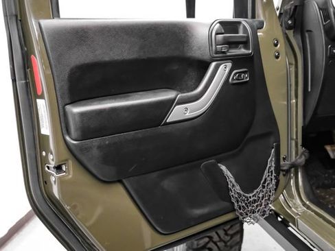 Used 2016 Jeep Wrangler Unlimited Rubicon w/ Connectivity Group image 30