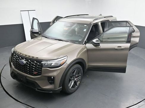 New 2026 Ford Explorer ST w/ Sun And Sound Package image 35