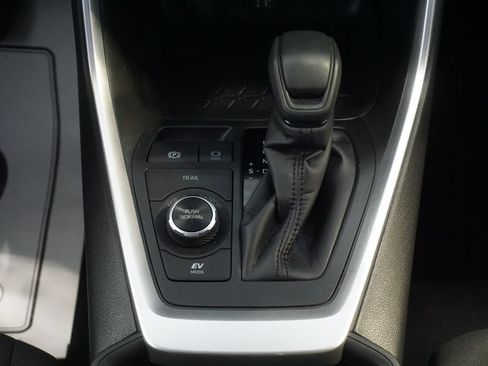 Certified 2025 Toyota RAV4 XLE AWD/4WD image 30