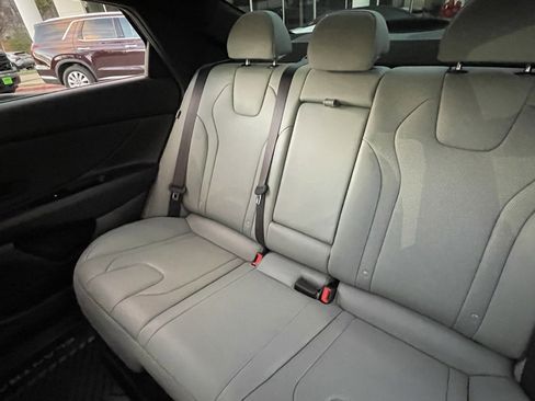 Used 2024 Hyundai Elantra Limited image 23