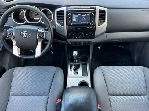 Used 2014 Toyota Tacoma PreRunner w/ SR5 Package image 16