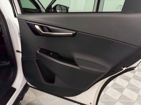 Used 2025 Kia EV6 Wind RWD image 28