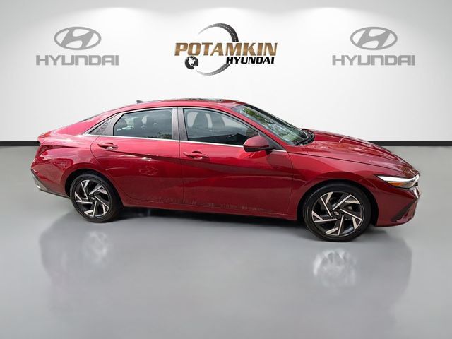 Certified 2025 Hyundai Elantra SEL FWD image 4