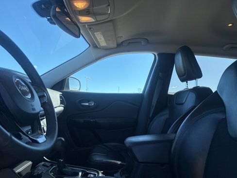 Used 2020 Jeep Cherokee Latitude Plus image 29