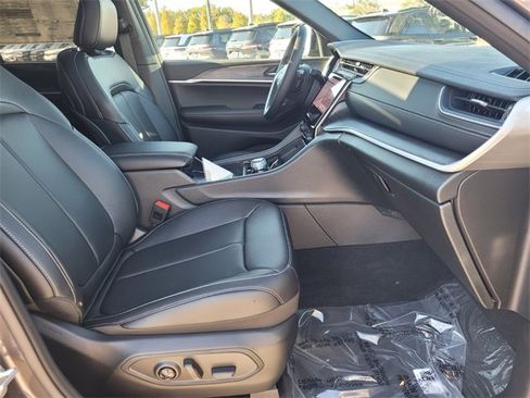 New 2025 Jeep Grand Cherokee Limited w/ Luxury Tech Group II image 15