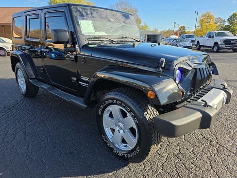 Used 2011 Jeep Wrangler Unlimited Sahara w/ Dual Top Group image 18