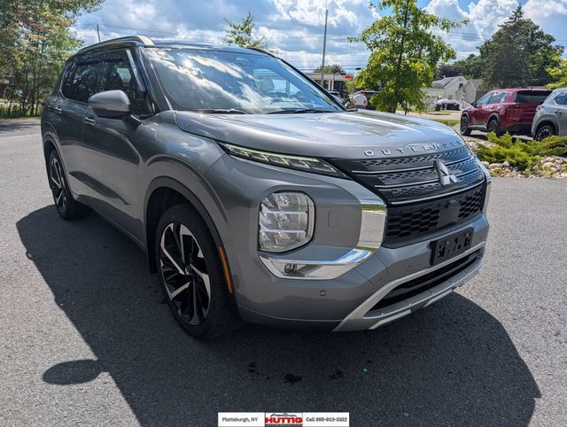 Used 2023 Mitsubishi Outlander SEL AWD/4WD image 1