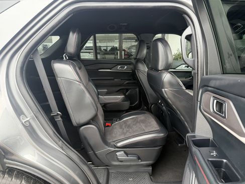 Used 2025 Ford Explorer ST image 26
