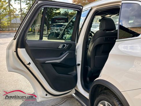 Used 2022 BMW X5 xDrive40i w/ Climate Comfort Package image 26