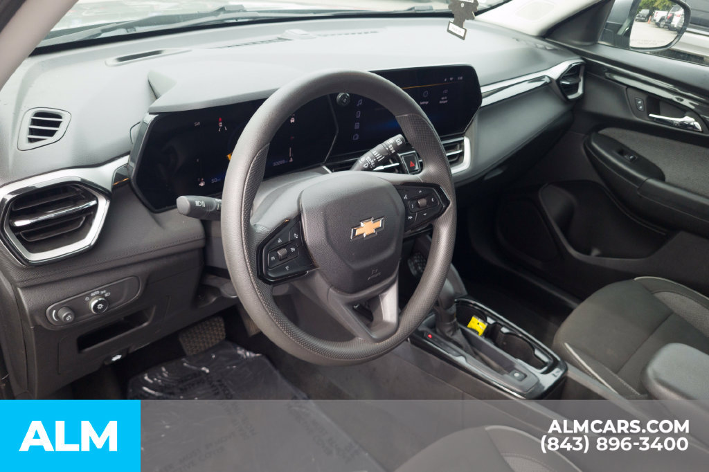 Used 2025 Chevrolet TrailBlazer LT FWD image 14