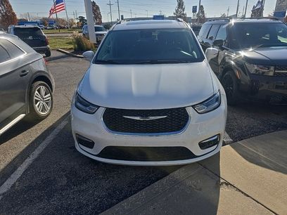 Used 2021 Chrysler Pacifica Touring-L w/ Uconnect Theater Family Group