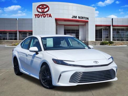 Used 2025 Toyota Camry LE image 1