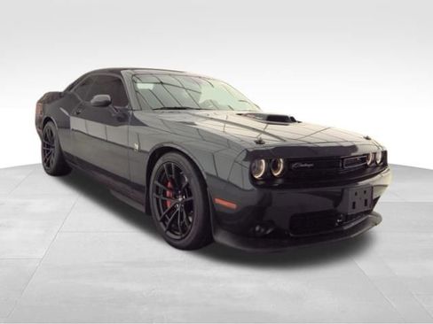 Used 2019 Dodge Challenger R/T Scat Pack w/ Shaker Package RWD image 5