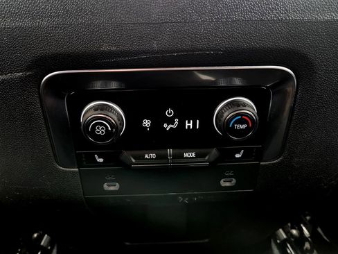 Used 2021 Chevrolet Suburban Premier image 29