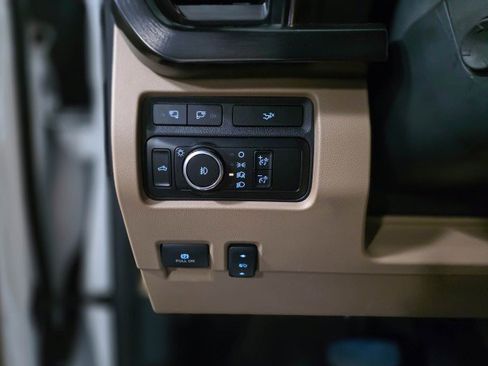 Used 2024 Ford F350 Lariat w/ Chrome Package image 29