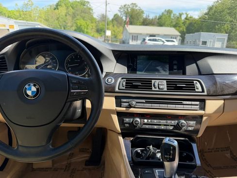 Used 2011 BMW 550i xDrive Sedan AWD/4WD image 38