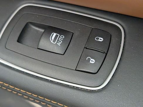 Used 2023 RAM 1500 Limited AWD/4WD image 37