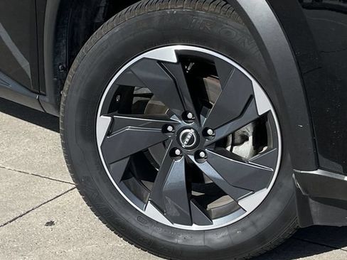Used 2025 Nissan Rogue SV FWD image 8