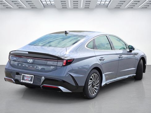New 2026 Hyundai Sonata Limited FWD image 4