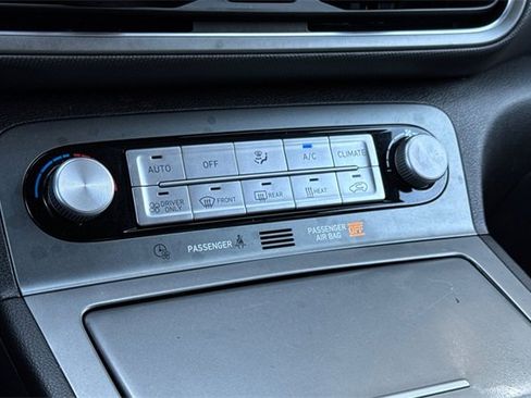 Used 2023 Hyundai Kona SE image 23