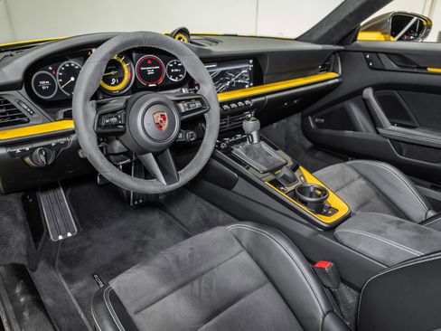 Used 2022 Porsche 911 GT3 image 18
