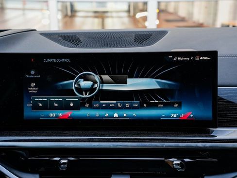 Used 2025 BMW X7 M60i image 14