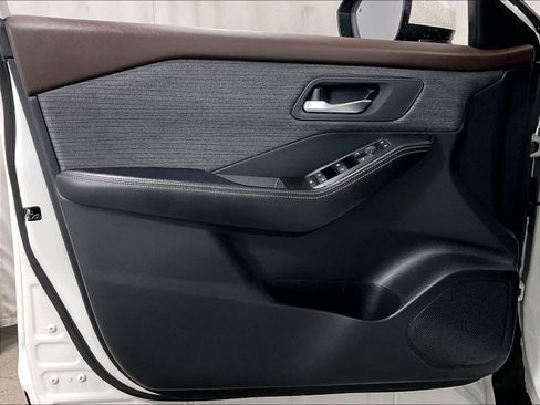 Used 2023 Nissan Rogue SV AWD/4WD image 9