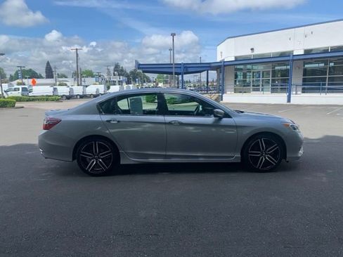 Used 2017 Honda Accord Sport image 6
