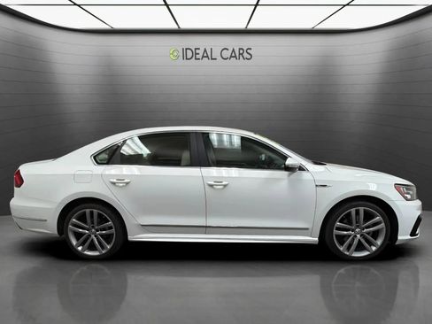Used 2017 Volkswagen Passat 1.8T R-Line FWD image 4