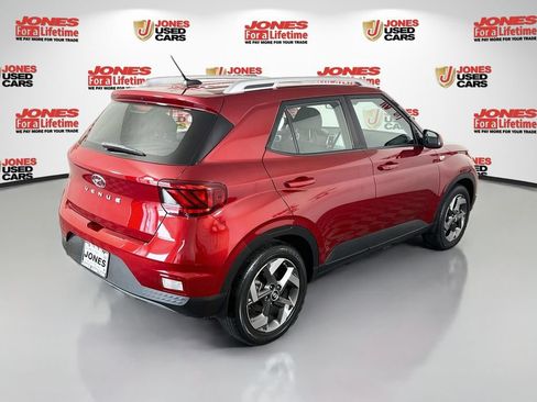 Certified 2024 Hyundai Venue SEL FWD image 17