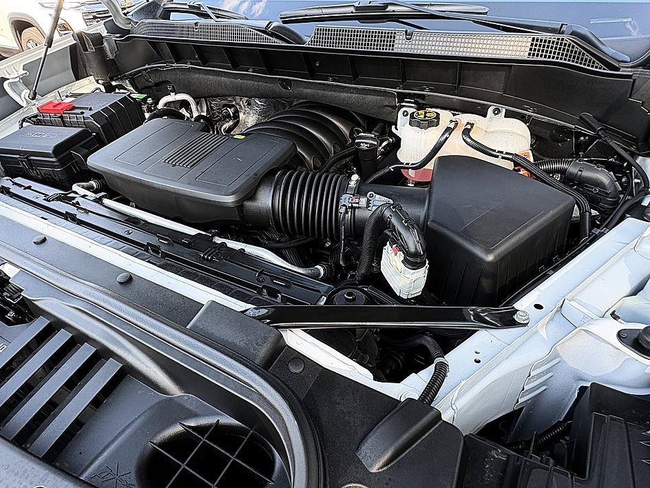 Used 2023 Chevrolet Silverado 1500 LT AWD/4WD image 25
