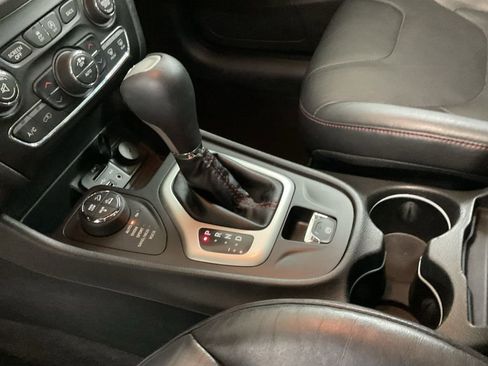 Used 2015 Jeep Cherokee Trailhawk w/ Comfort/Convenience Group image 17