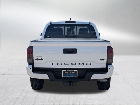 Used 2020 Toyota Tacoma SR5 AWD/4WD image 5