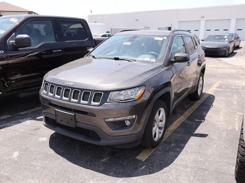 Used 2018 Jeep Compass Latitude w/ Popular Equipment Group AWD/4WD image 4