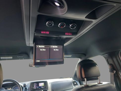 Used 2014 Chrysler Town & Country S FWD image 28
