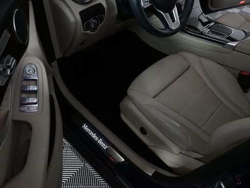 Certified 2022 Mercedes-Benz GLC 300 image 7