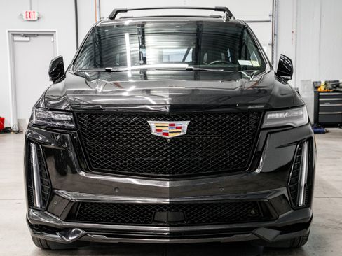 Used 2024 Cadillac Escalade ESV V w/ LPO, Floor Liner Package AWD/4WD image 4