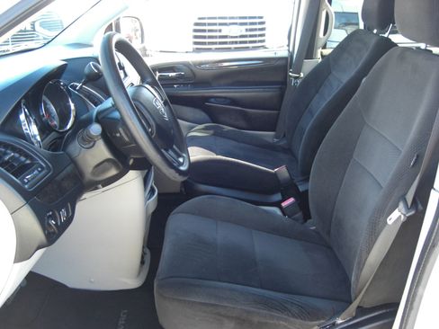 Used 2013 Dodge Grand Caravan SE image 40