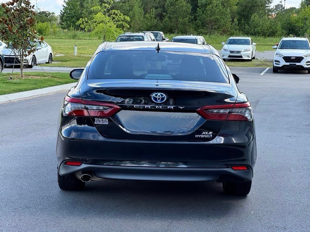 Used 2023 Toyota Camry XLE w/ Cold Weather Package FWD image 5